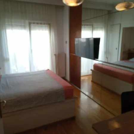 Waterfront Private Room, Own Bathroom ゲストハウス テッサロニキ