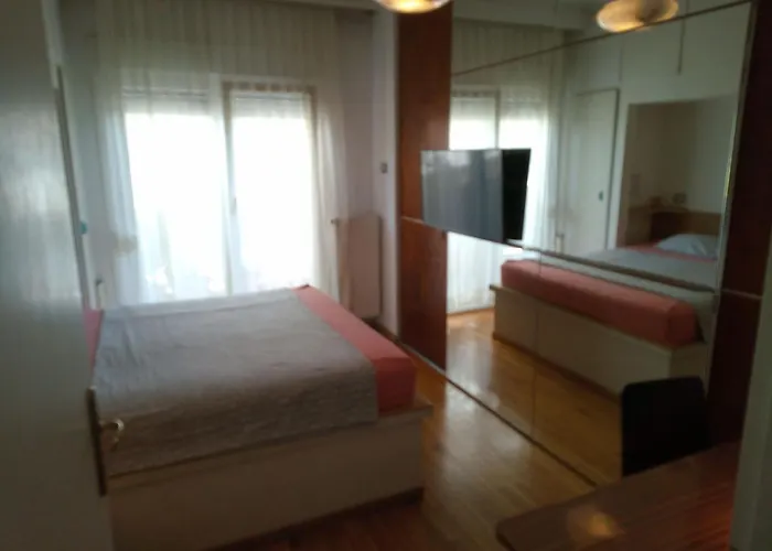 Waterfront Private Room, Own Bathroom ゲストハウス テッサロニキ